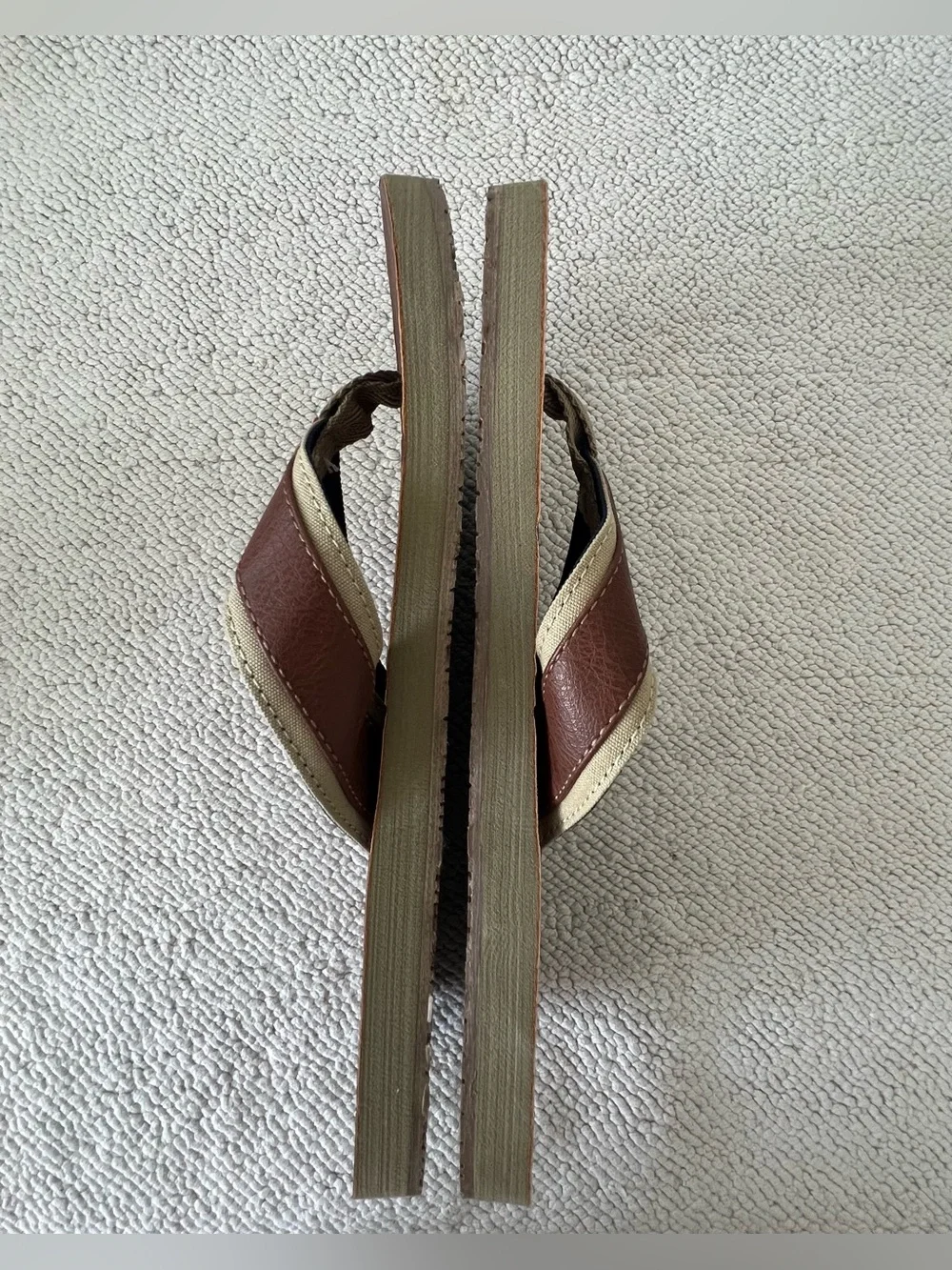 Tommy Hilfiger Men's Brown Leather Flip Flops Size: 9 M